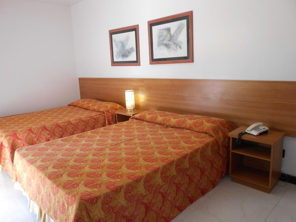 Happy Hotel Girassol بورتو سيغورو الغرفة الصورة